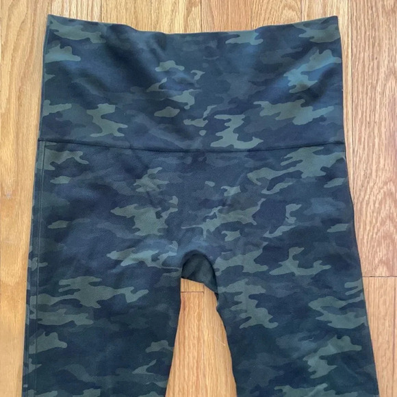Spanx sz Large camo green and black leggings excellent pre owned condition - Picture 2 of 6